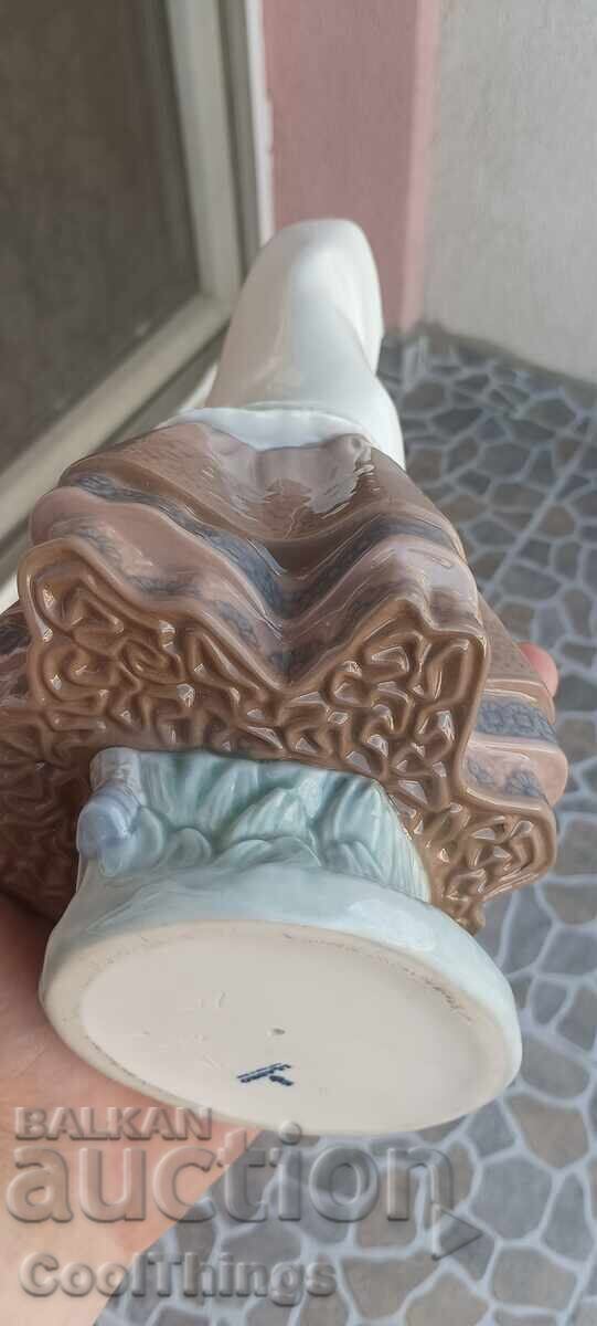 LLADRO MADE IN SPAIN porcelain figure - 6