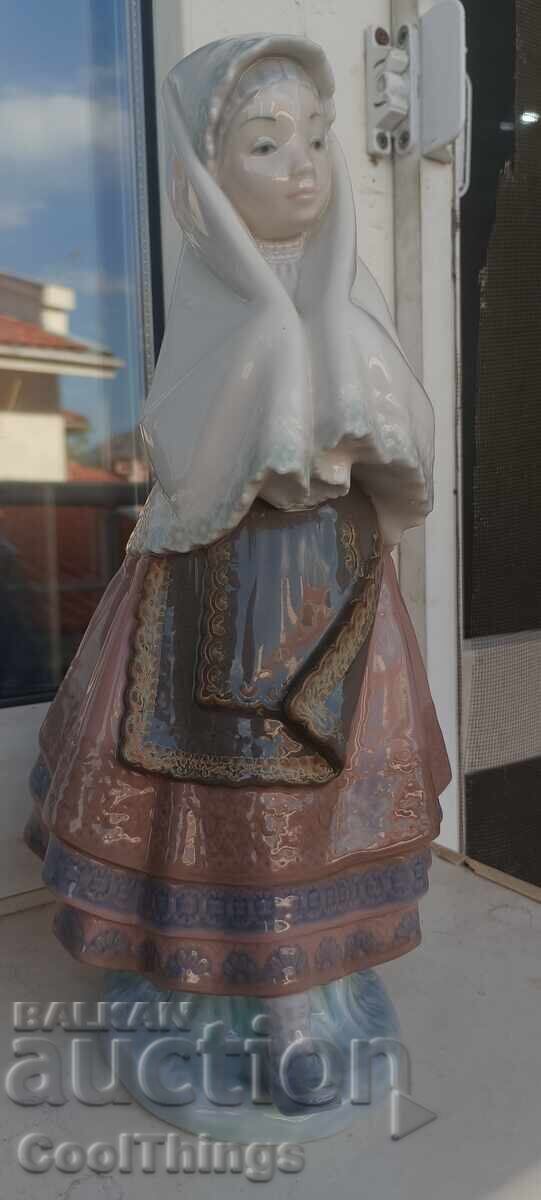 LLADRO MADE IN SPAIN porcelain figure