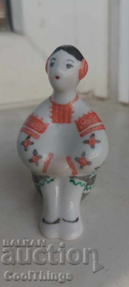 Figurină din porțelan rusesc cu preț 35.00 BGN | € 17.90 Figurină din porțelan rusesc cu preț 35.00 BGN | € 17.90