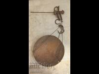 Cântar vechi tip balanță cu talere, cu contragreutate din alamă
