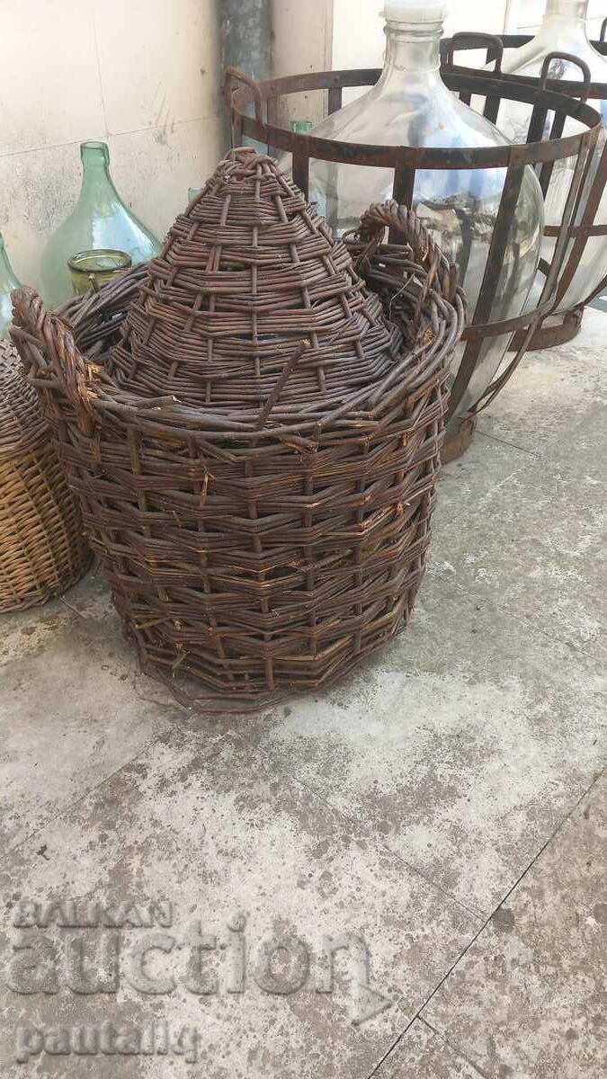 DAMIGEANĂ VECHE MARE CU COȘ