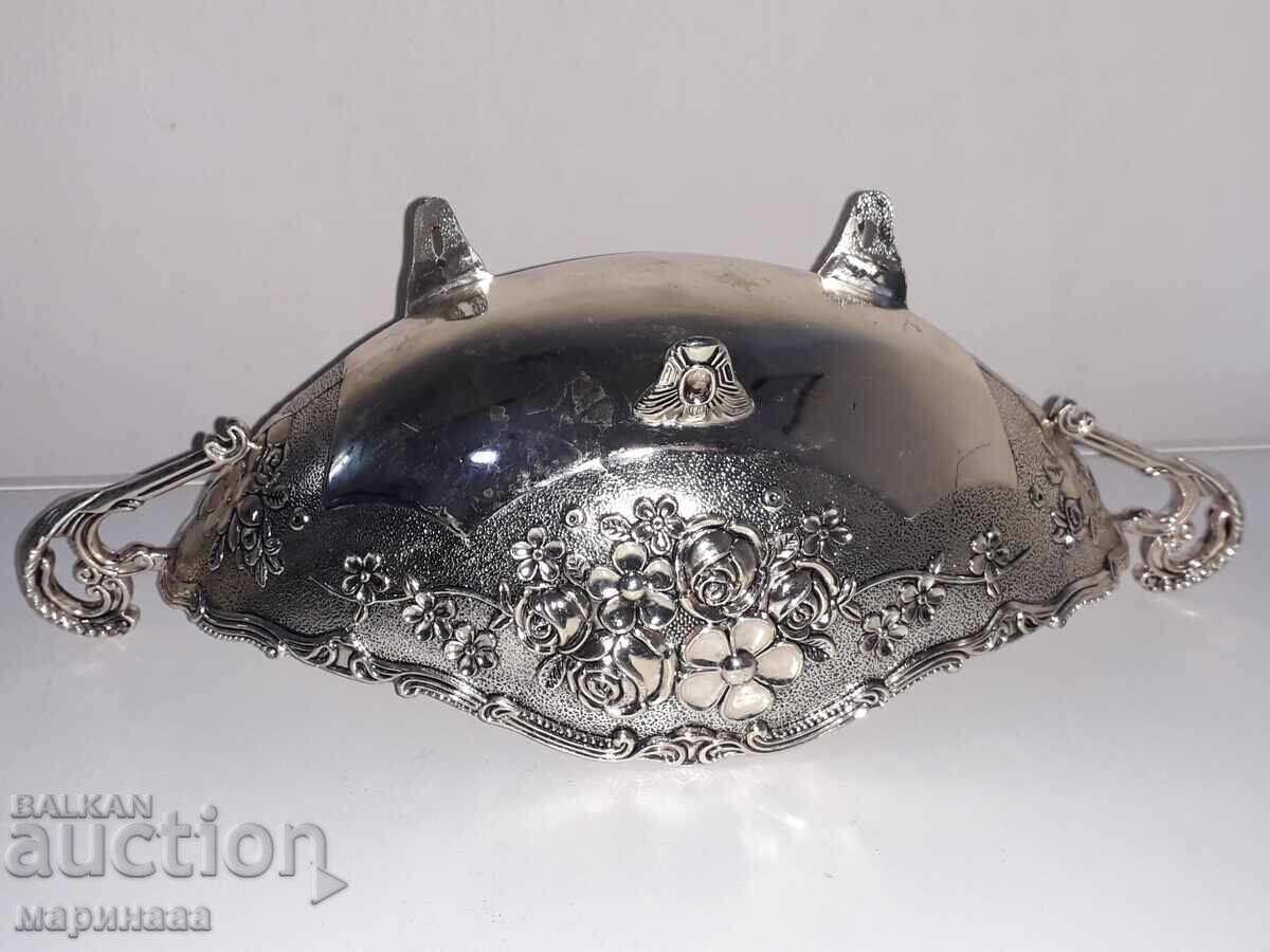 FRUCTIERĂ VECHE. ARGINTAT ZAMAC cu preț 14.00 BGN | € 7.16