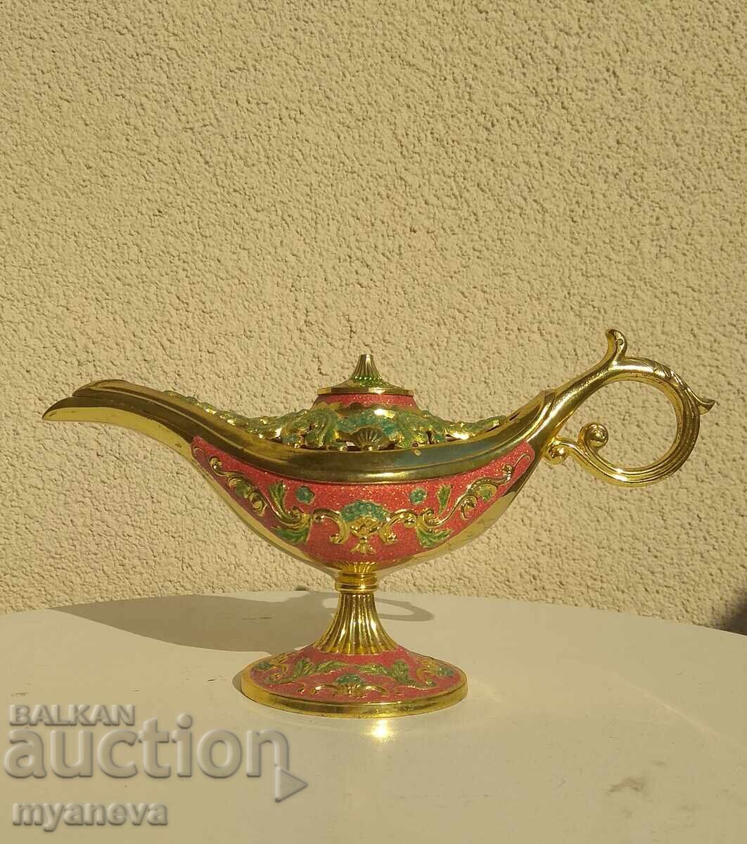 Αρωματικό, στιβαρό, μεταλλικό, σμαλτωμένο φωτιστικό