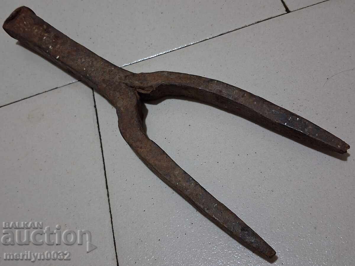 Old hand-forged anvil for hair straightening - 5