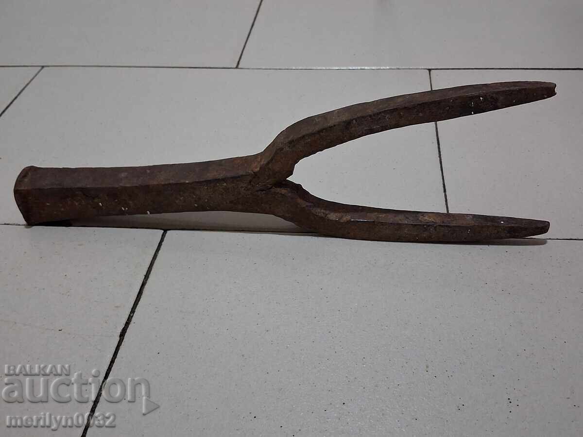 Old hand-forged anvil for hair straightening - 6