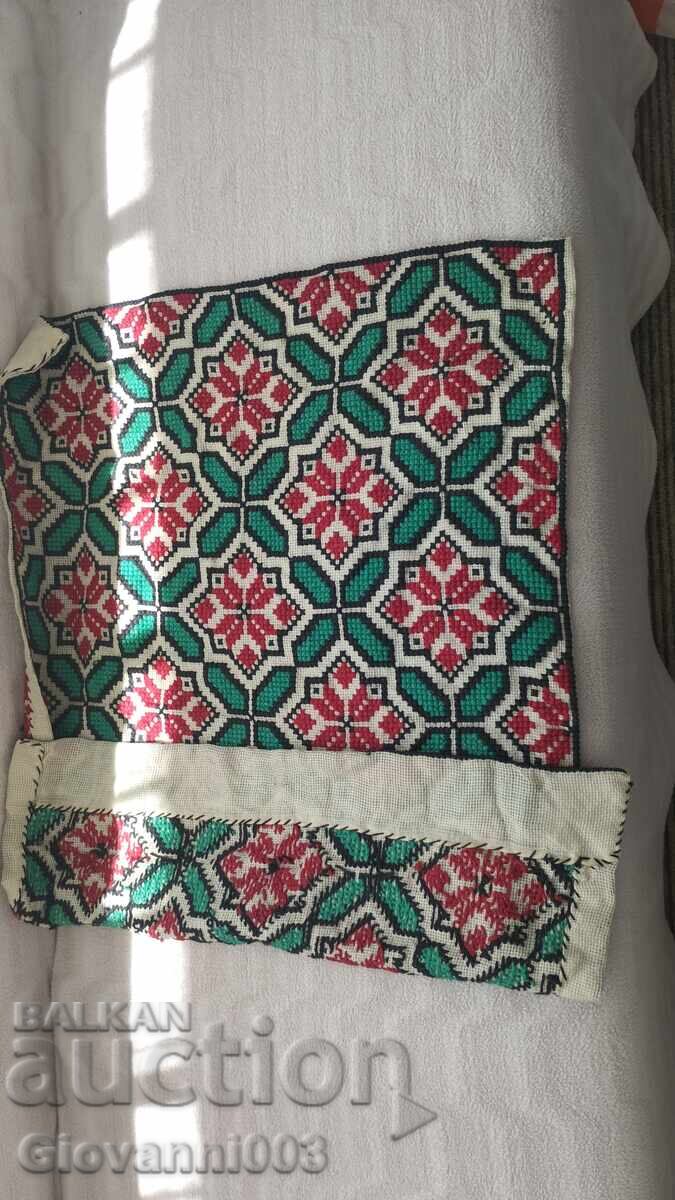 Παράδοση Κεντημένο παλιό χαλί