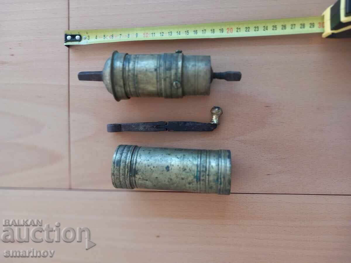 Licitație Vechi râșniță otomană de piper
