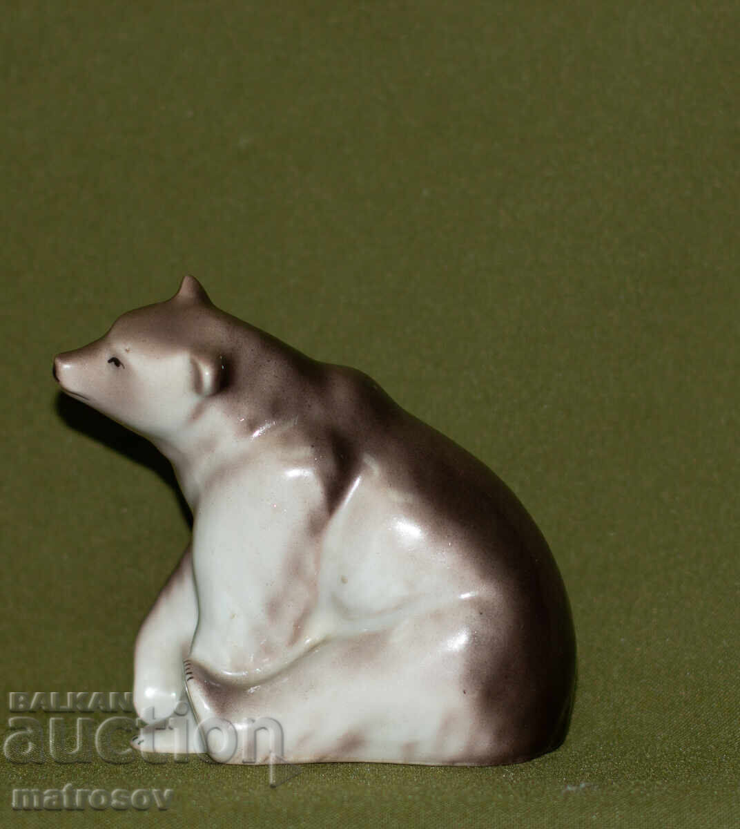 Statuetă decorativă din porțelan, reprezentând un urs