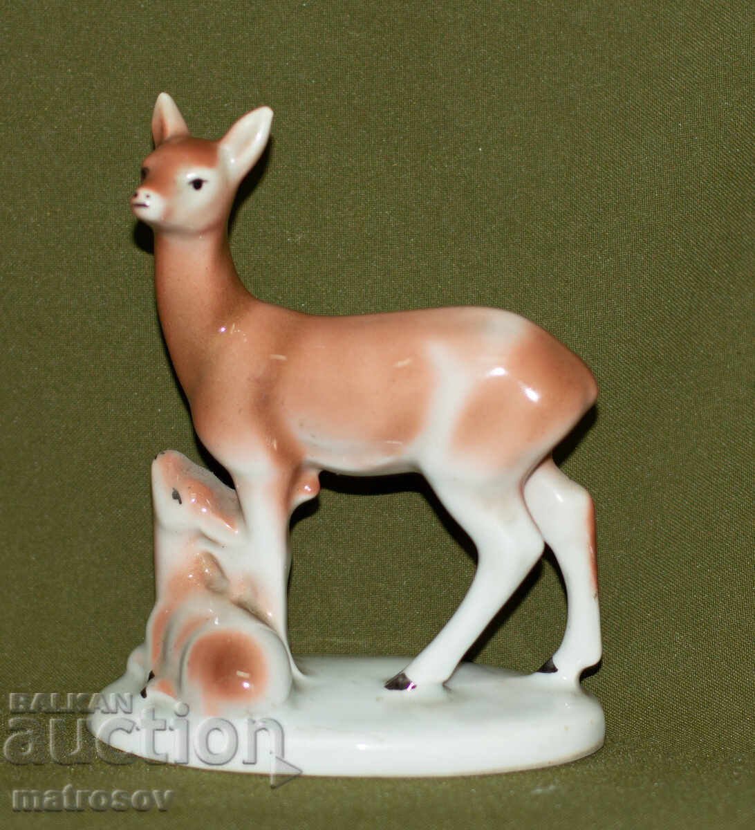 Statuetă veche de porțelan bulgărească căprioară