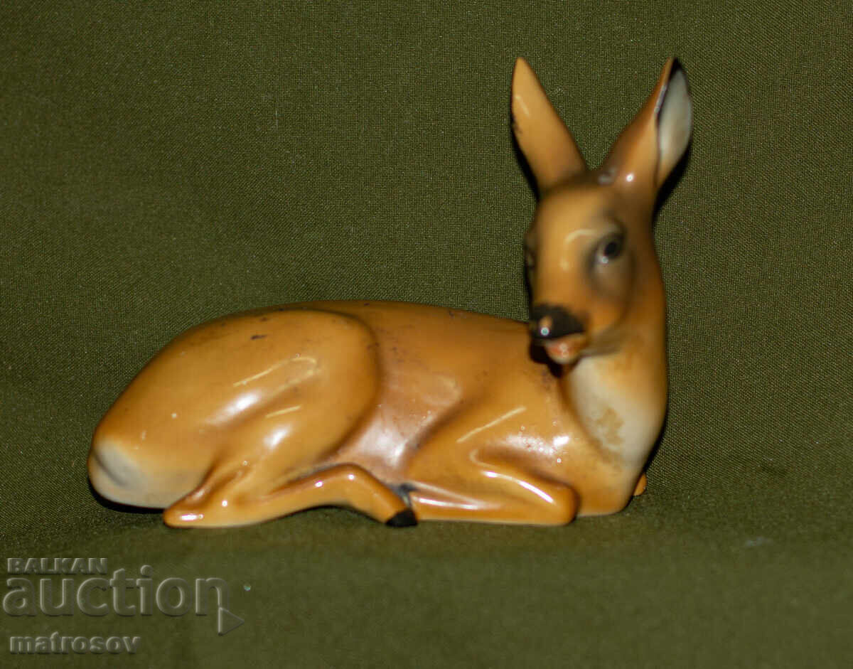 Statuetă decorativă din porțelan căprioară