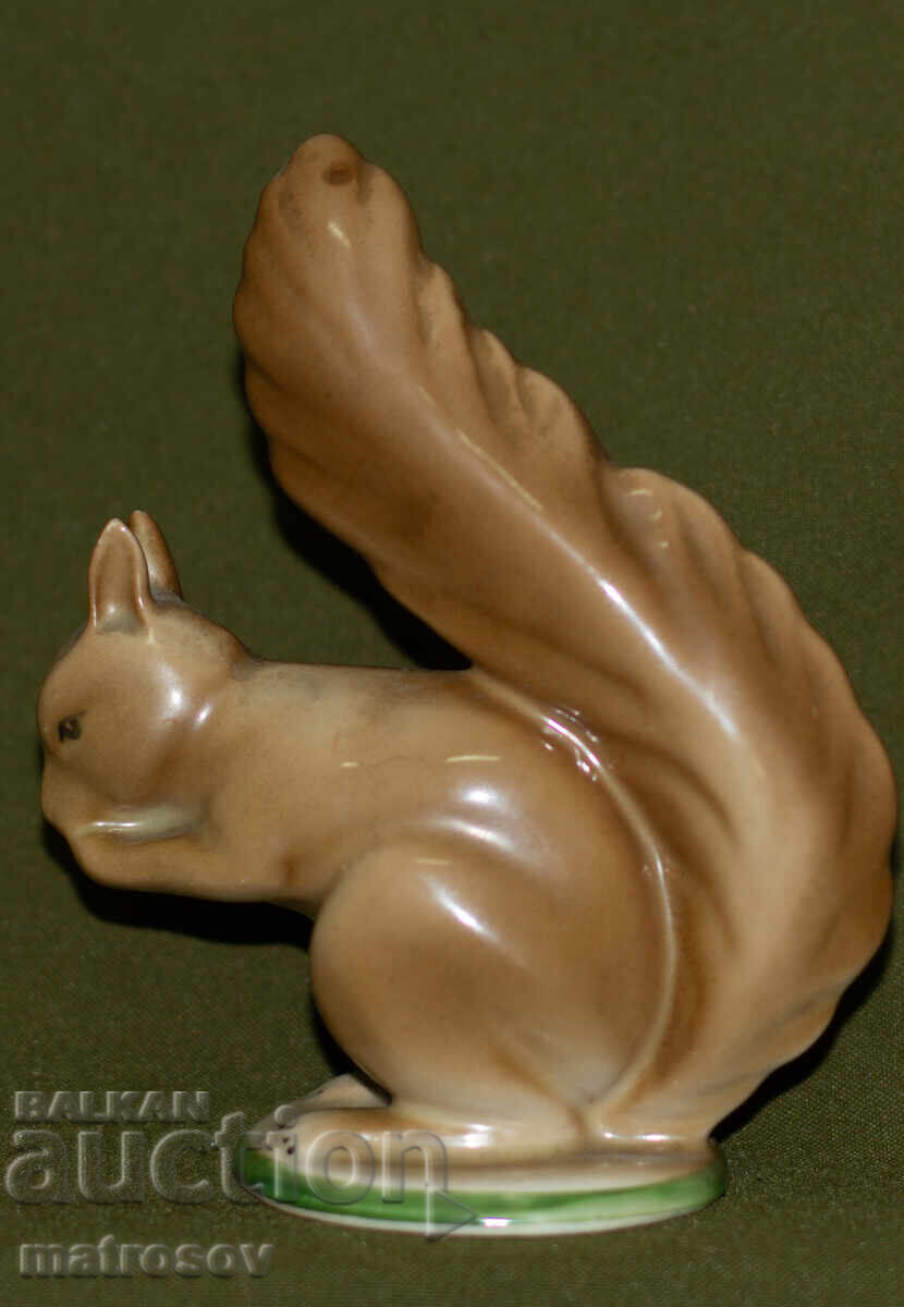 Statuetă decorativă din porțelan, veveriță cu preț 100.00 BGN | € 51.13