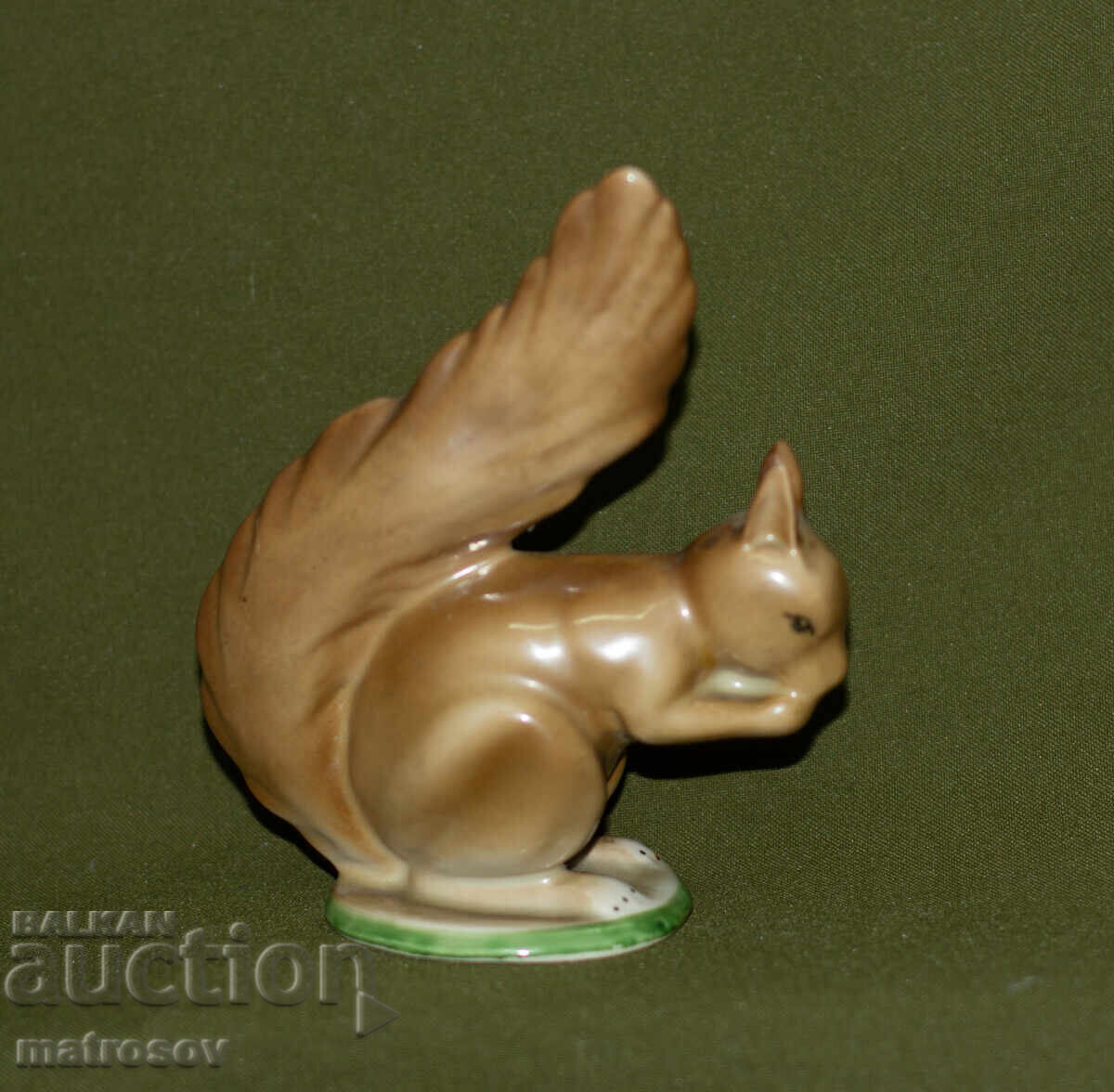 Livrarea Statuetă decorativă din porțelan, veveriță