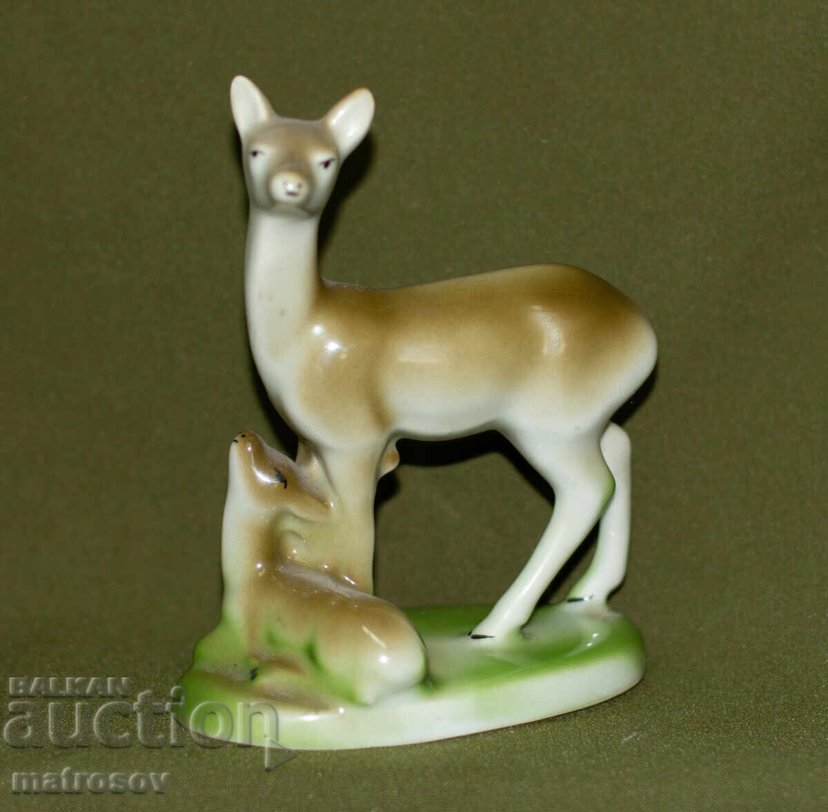 Licitație Statuetă veche de porțelan bulgărească, căprioară