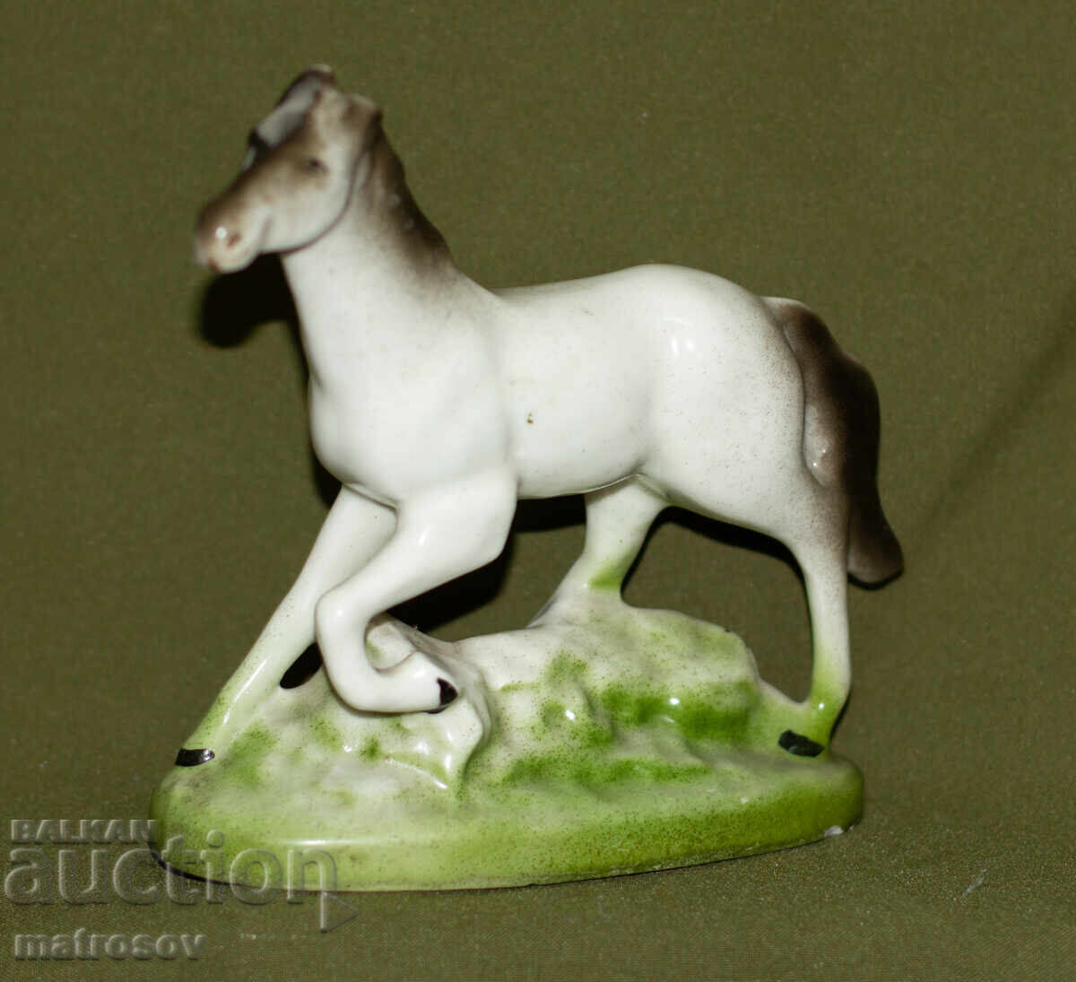 Delivery of Decorative porcelain figurine of a white stallion
