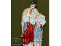 Statuetă veche rusească din porțelan, folclorică, reprezentând un bărbat și o femeie