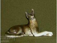 Figurină decorativă din porțelan, câine-lup