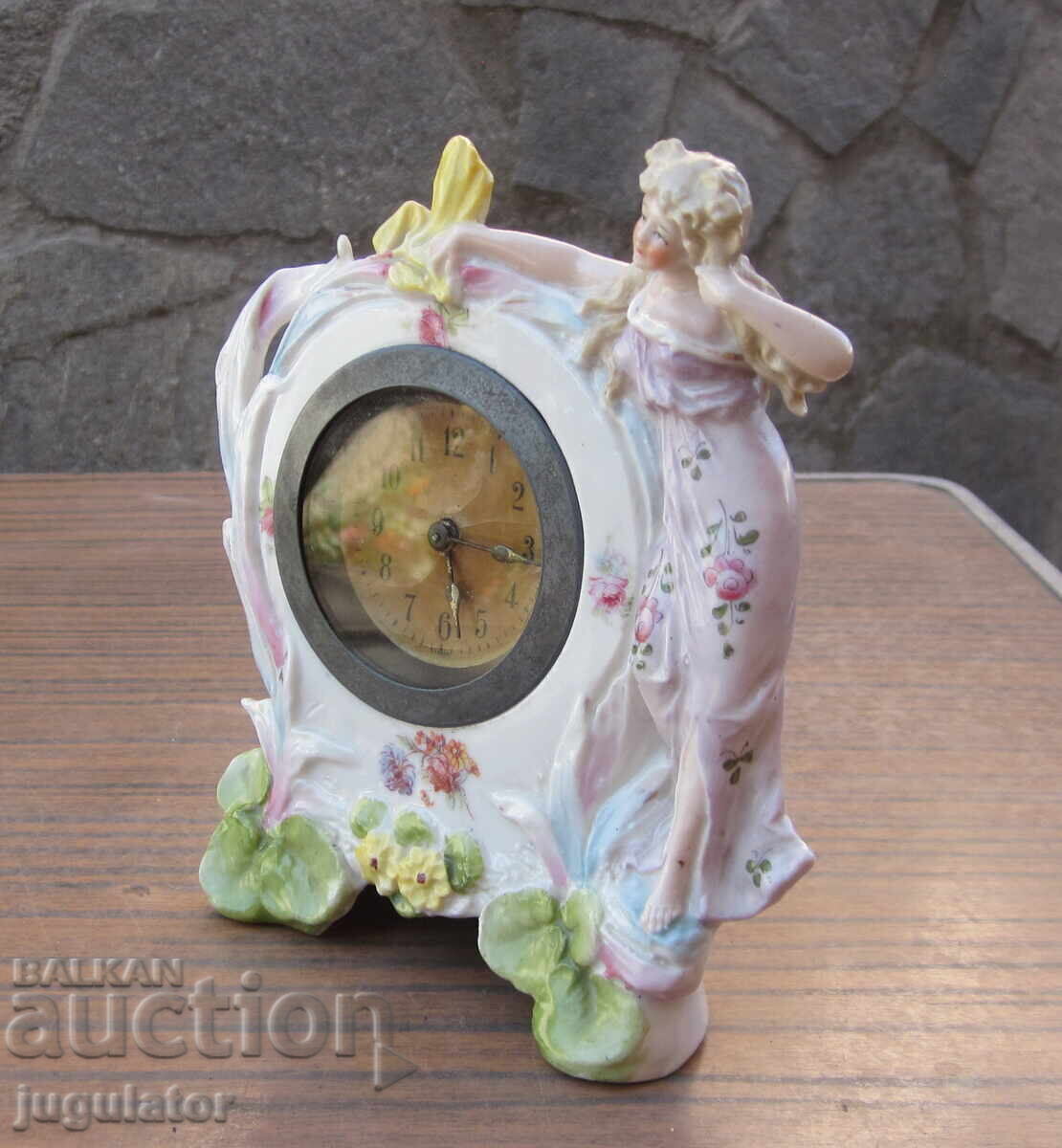 Αρχαίο γερμανικό επιτραπέζιο πορσελάνινο ρολόι με τιμή 35.00 BGN | € 17.90