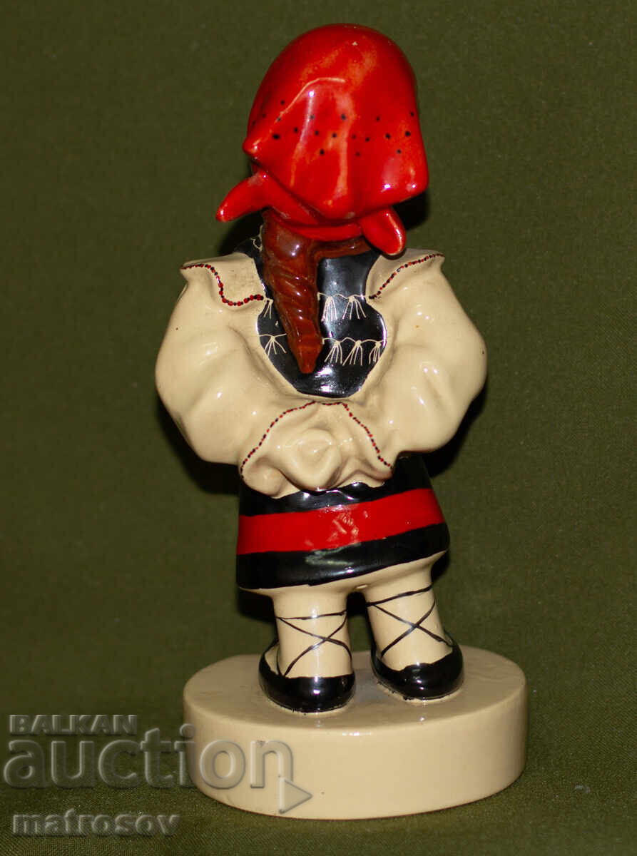 Παράδοση Ρουμανική πορσελάνινη φιγούρα κοριτσιού με παραδοσιακή φορεσιά