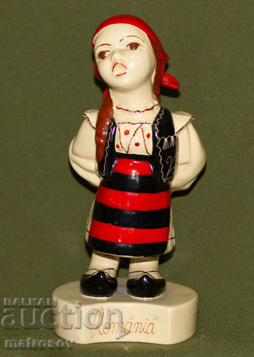 Ρουμανική πορσελάνινη φιγούρα κοριτσιού με παραδοσιακή φορεσιά