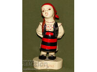 Figurină din porțelan românesc, fată în costum popular