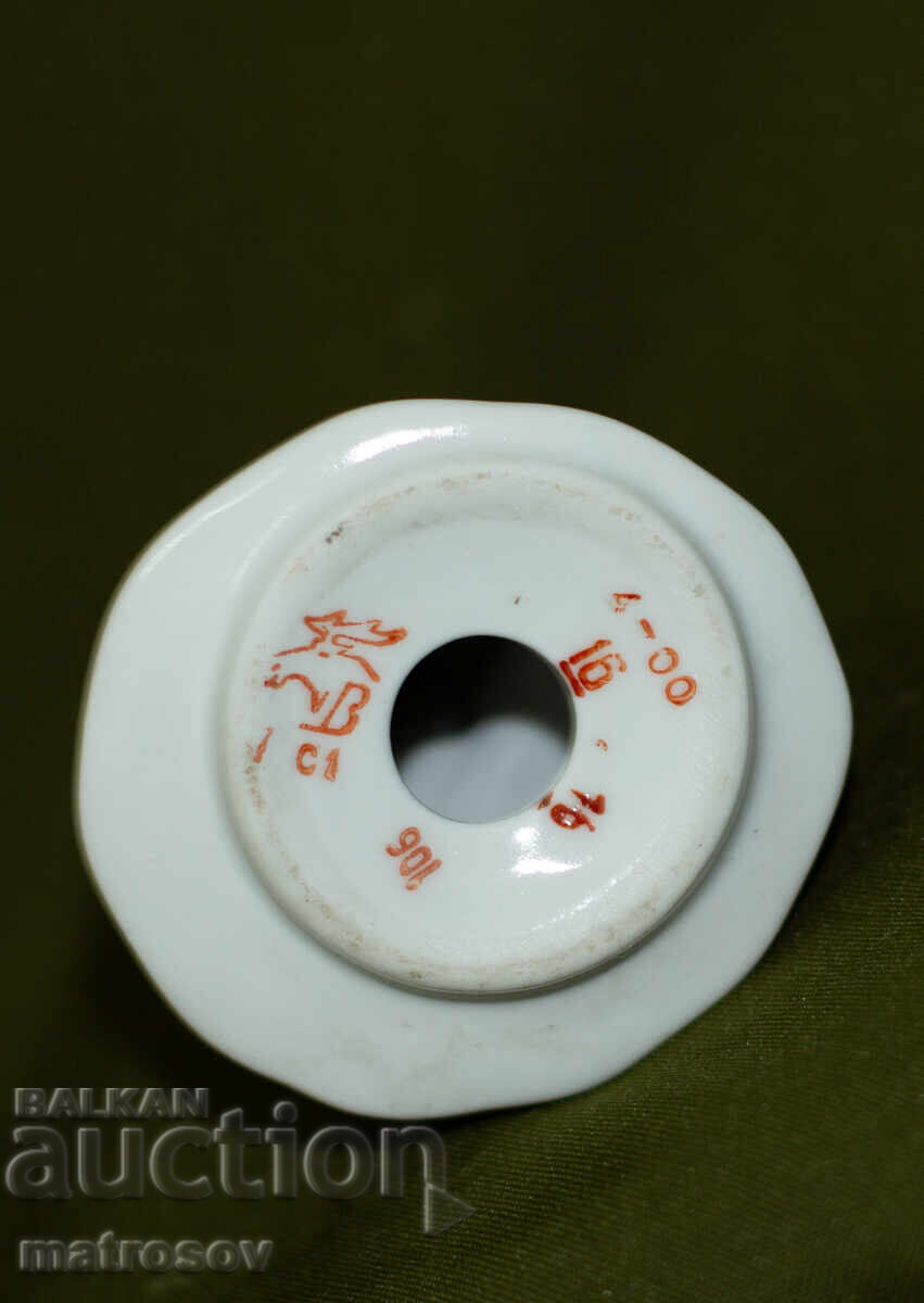 Ρωσικό πορσελάνινο ειδώλιο XII Παγκόσμιο Φεστιβάλ Νεολαίας - 6 Ρωσικό πορσελάνινο ειδώλιο XII Παγκόσμιο Φεστιβάλ Νεολαίας - 6