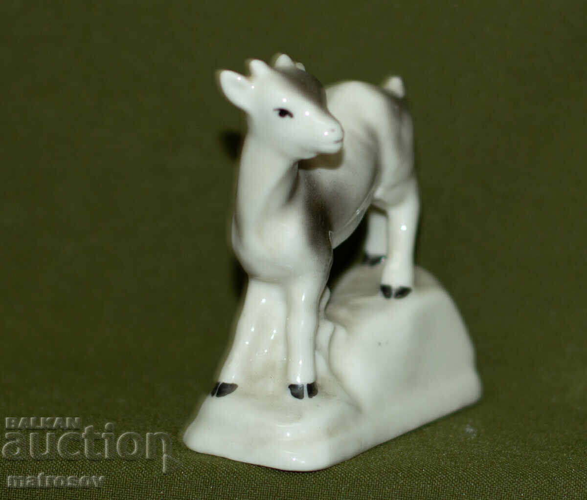 Декоративна порцеланова статуетка, планинска коза с цена 80.00 лв. | € 40.90 Декоративна порцеланова статуетка, планинска коза с цена 80.00 лв. | € 40.90