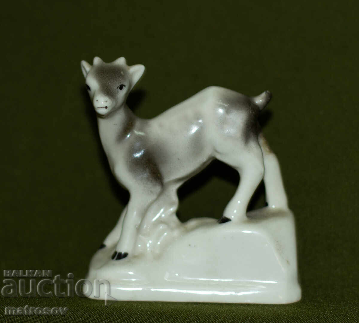 Декоративна порцеланова статуетка, планинска коза Декоративна порцеланова статуетка, планинска коза