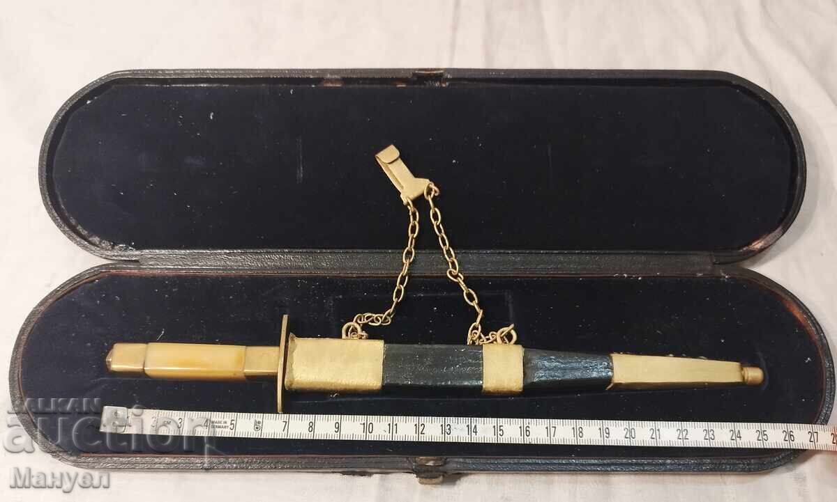 Pumnal, miniatură, pentru copii cu preț 450.00 BGN | € 230.08