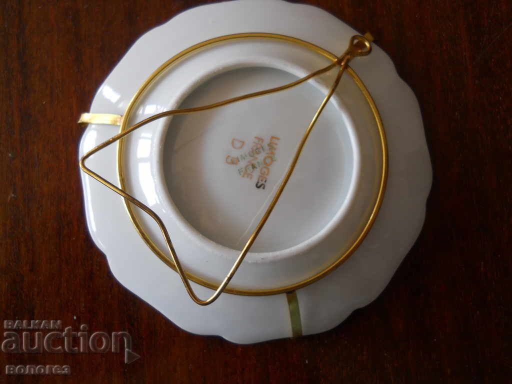 Порцеланова чинийка-пано LIMOGES - Франция с цена 20.00 лв. | € 10.23 Порцеланова чинийка-пано LIMOGES - Франция с цена 20.00 лв. | € 10.23