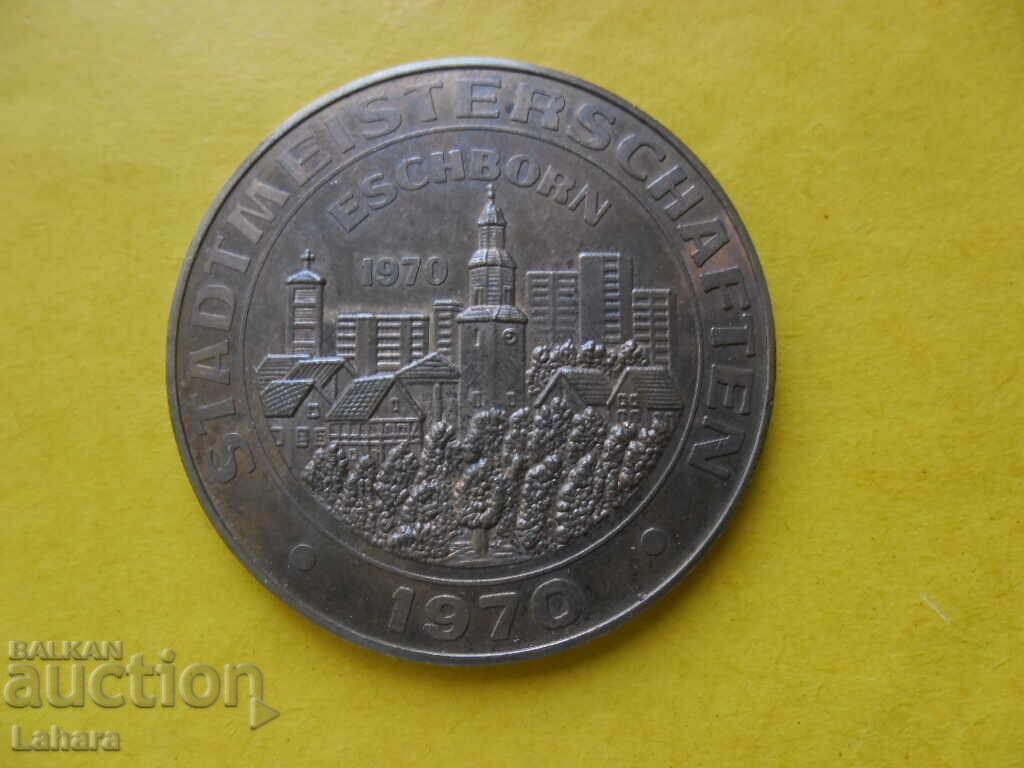 Auction  Token, Plaque