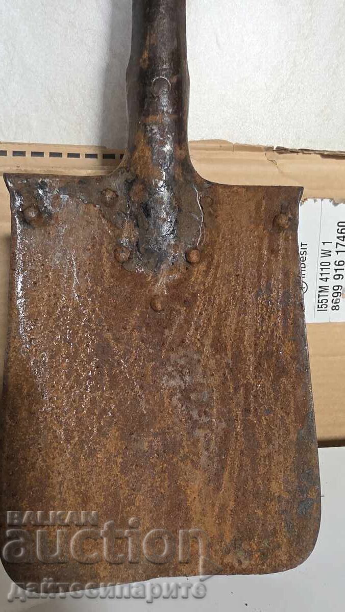 Стара къса лопата с цена 80.00 лв. | € 40.90