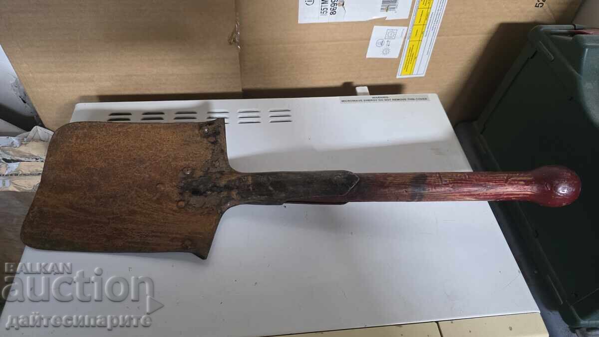 Стара къса лопата