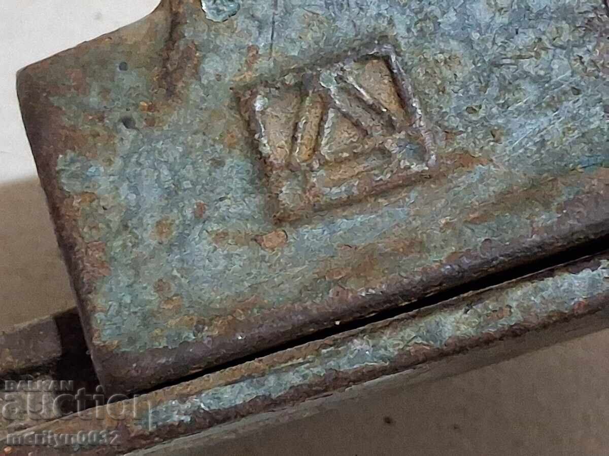 Доставка на Старо менгеме стяга златарски инструмент от соца РАБОТИ