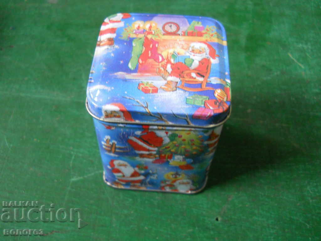 Μεταλλικό χριστουγεννιάτικο κουτί μπισκότων από τη δεκαετία του 1950 με τιμή 5.00 BGN | € 2.56