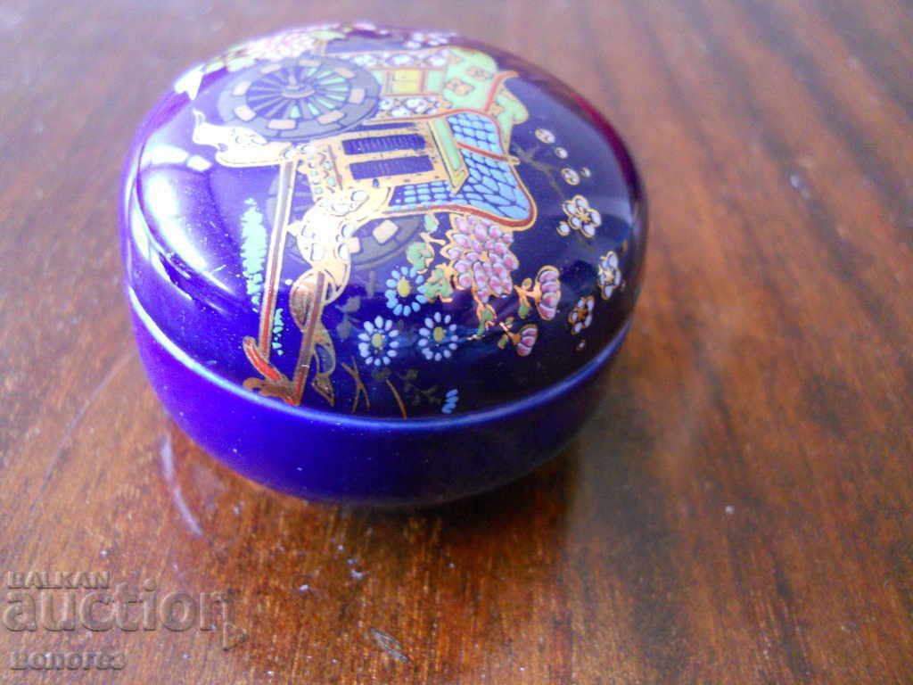 Auction Porcelain jewelry box - Japan Auction Porcelain jewelry box - Japan