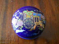 Porcelain jewelry box - Japan