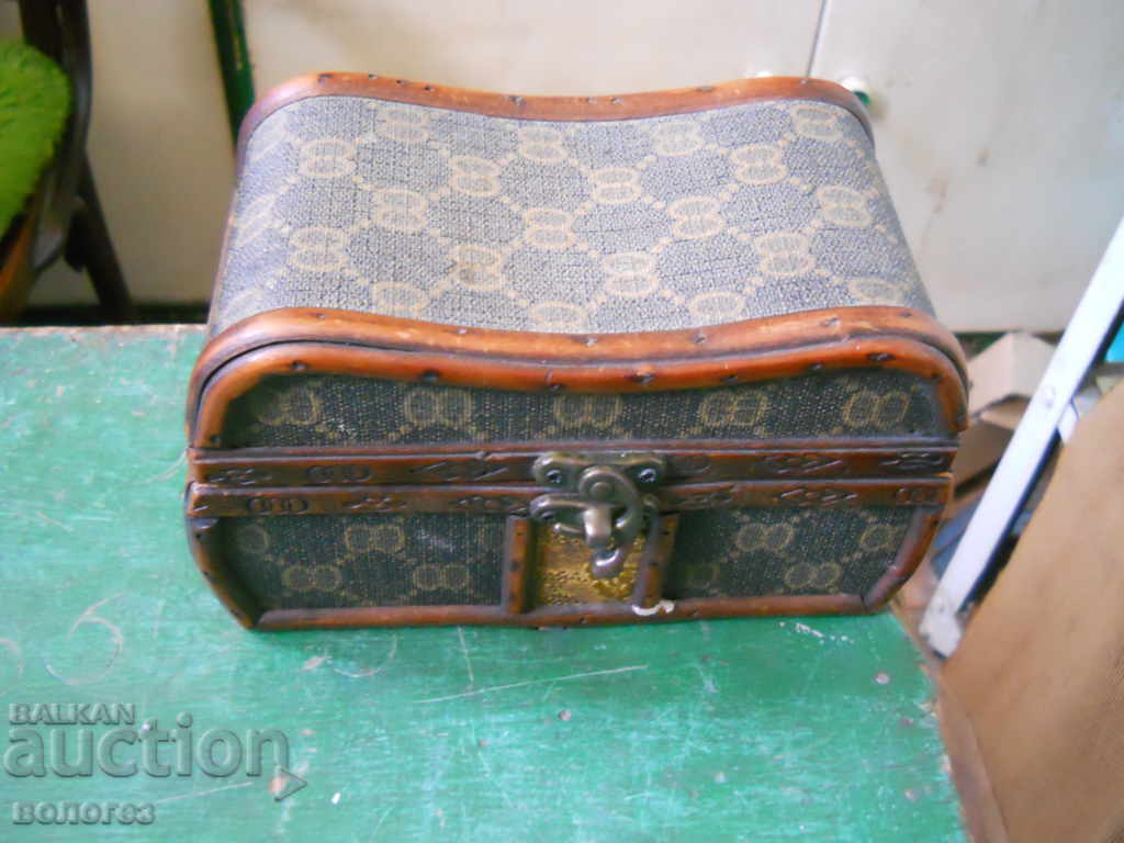 Μπαμπού κοσμηματοπωλείο (με επένδυση) με τιμή 10.00 BGN | € 5.11 Μπαμπού κοσμηματοπωλείο (με επένδυση) με τιμή 10.00 BGN | € 5.11