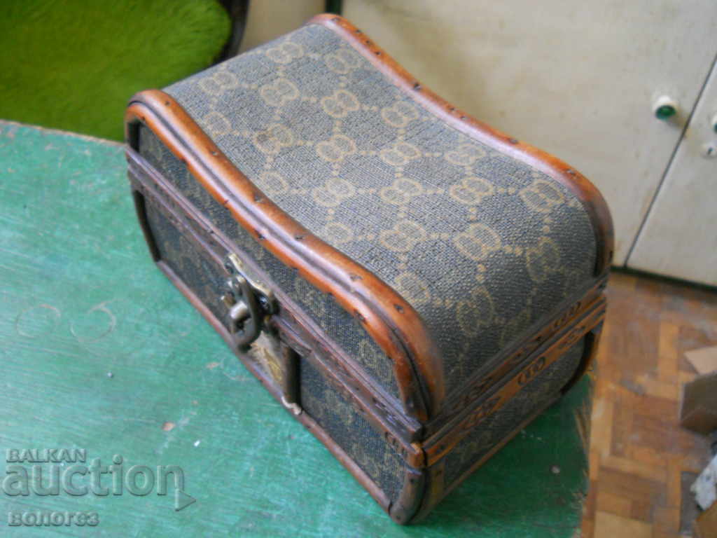 Δημοπρασία Μπαμπού κοσμηματοπωλείο (με επένδυση) Δημοπρασία Μπαμπού κοσμηματοπωλείο (με επένδυση)