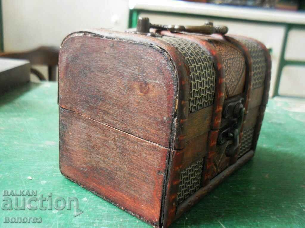 Licitație Cutie de bijuterii din bambus (captusita) Licitație Cutie de bijuterii din bambus (captusita)