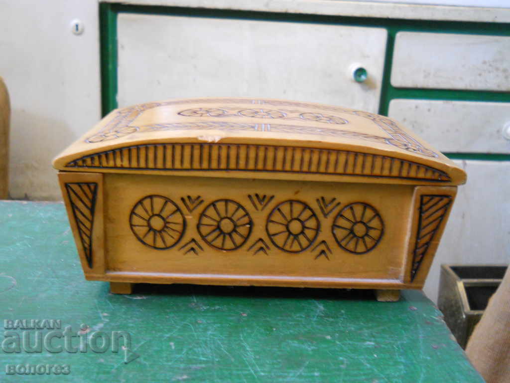 Wooden pyrographed jewelry box with price 10.00 BGN | € 5.11 Wooden pyrographed jewelry box with price 10.00 BGN | € 5.11