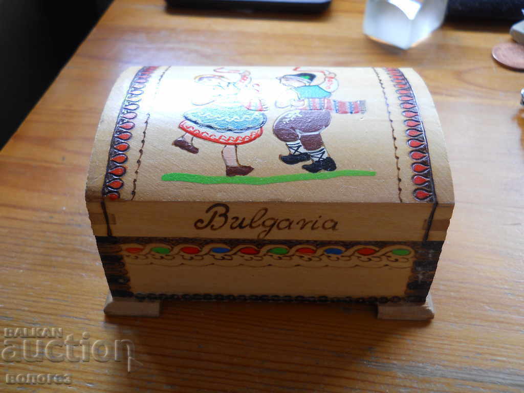 Wooden jewelry box with price 10.00 BGN | € 5.11 Wooden jewelry box with price 10.00 BGN | € 5.11
