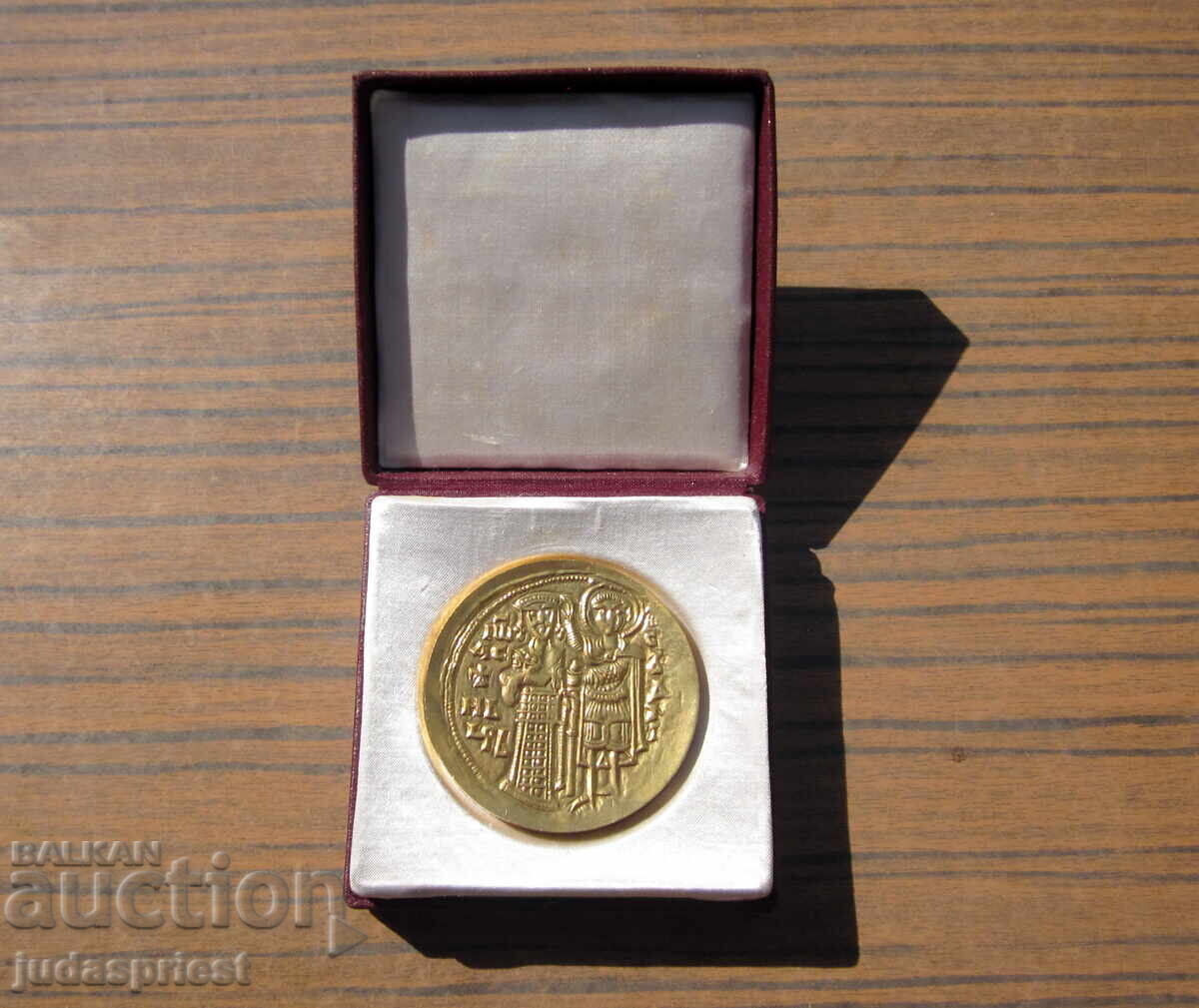 Български медал плакет 1300 години България с кутия Български медал плакет 1300 години България с кутия