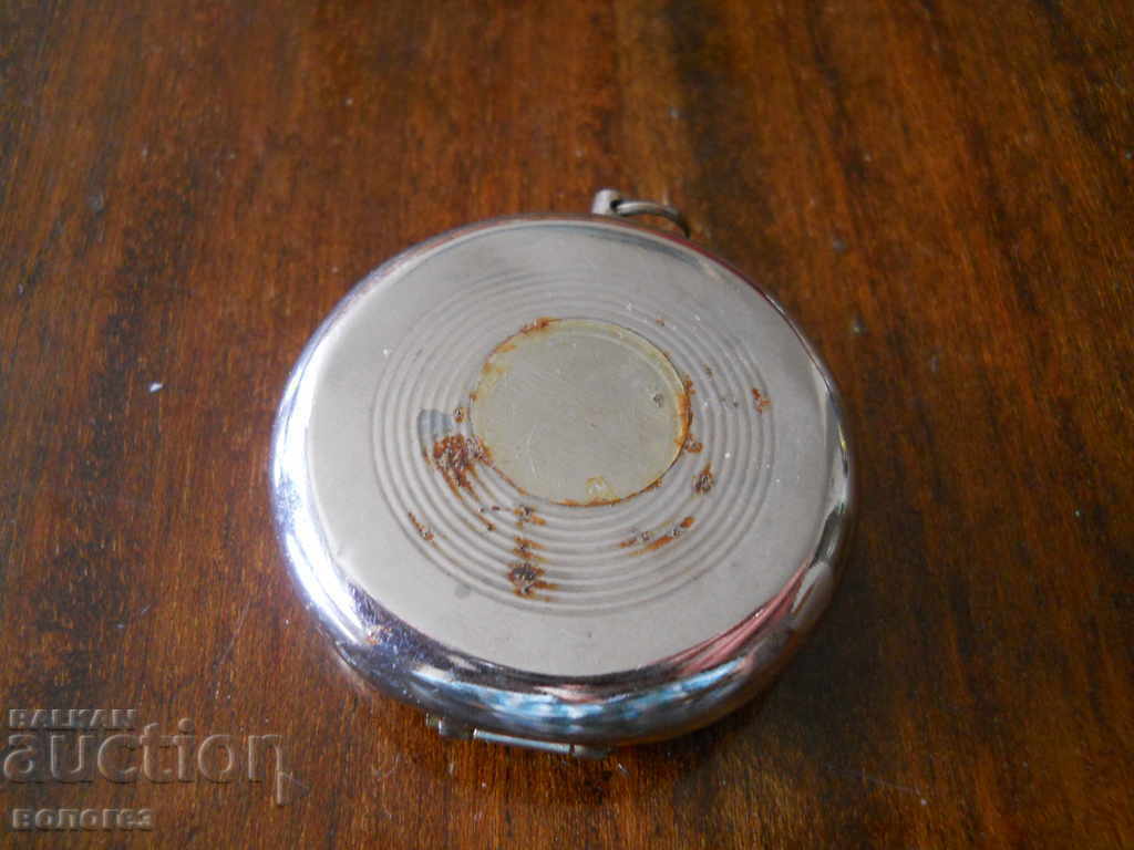 Μεταλλικό τσεπάκι σταχτοδοχείο με τιμή 5.00 BGN | € 2.56 Μεταλλικό τσεπάκι σταχτοδοχείο με τιμή 5.00 BGN | € 2.56