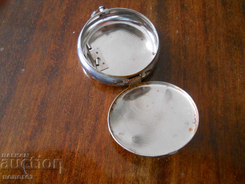 Δημοπρασία Μεταλλικό τσεπάκι σταχτοδοχείο Δημοπρασία Μεταλλικό τσεπάκι σταχτοδοχείο