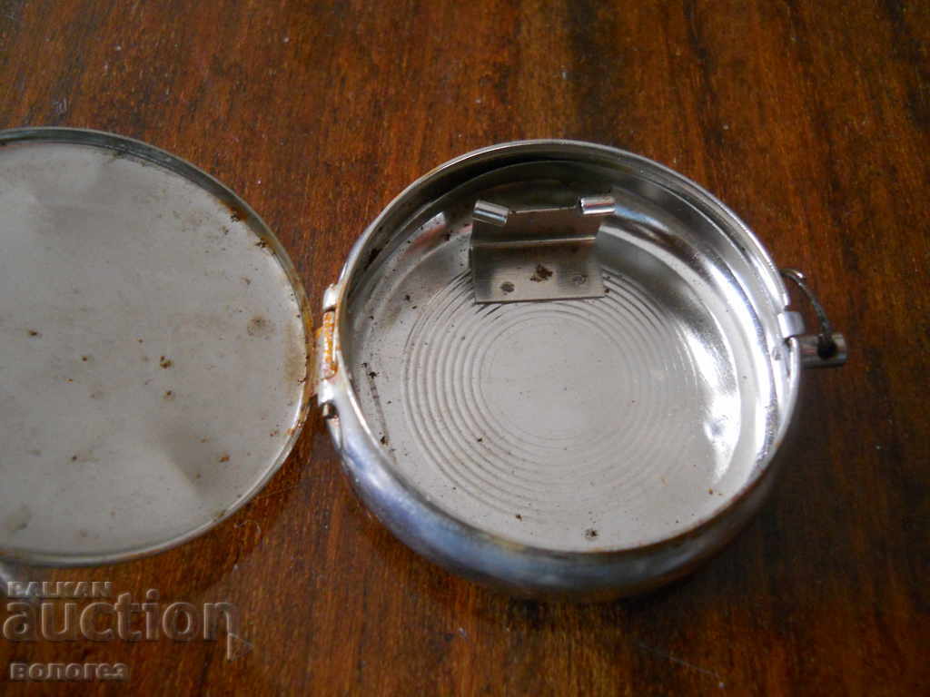 Παράδοση Μεταλλικό τσεπάκι σταχτοδοχείο Παράδοση Μεταλλικό τσεπάκι σταχτοδοχείο