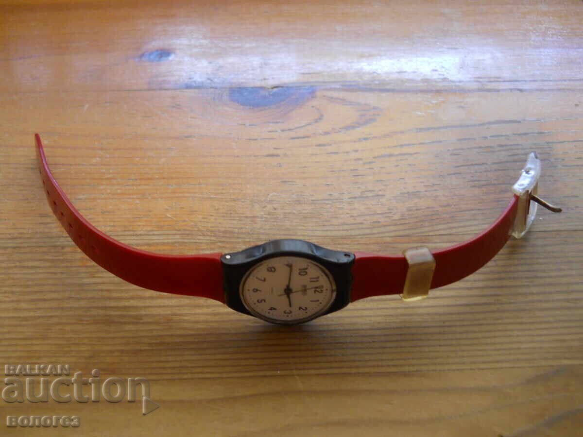 Дамски часовник "Swatch" с цена 50.00 лв. | € 25.56