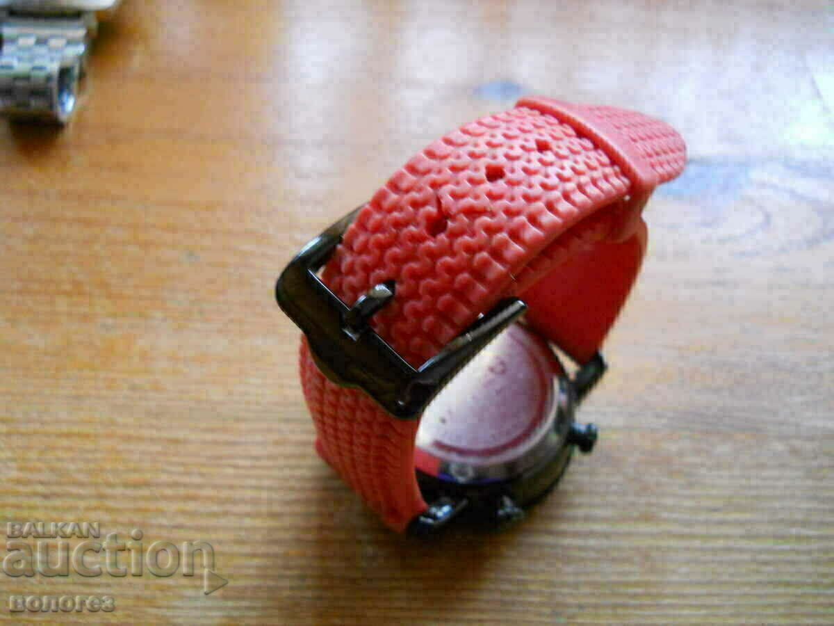 Livrarea Ceasul „Marea”.