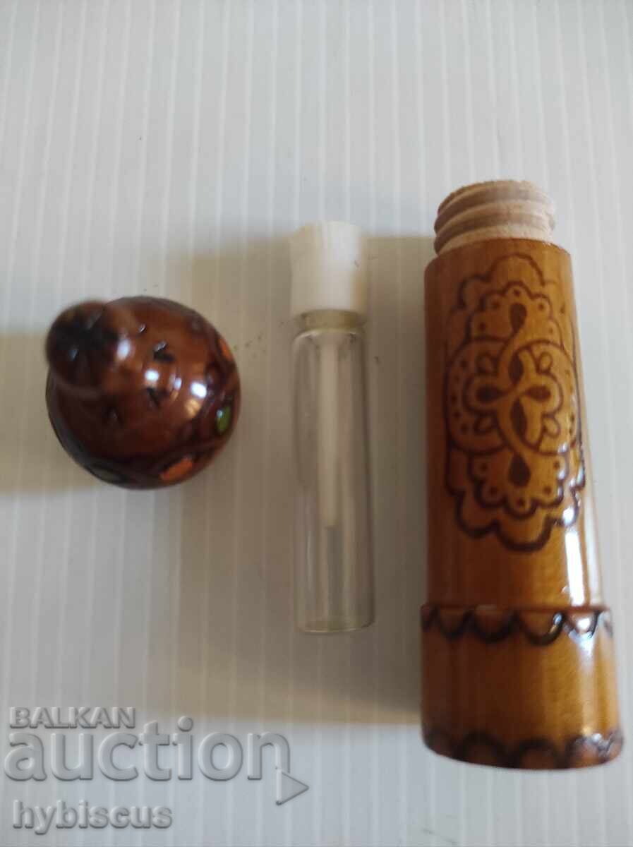 Χειροποίητα σκαλιστά και ζωγραφισμένα ξύλινα δοχεία για ροδέλαιο με τιμή 25.00 BGN | € 12.78