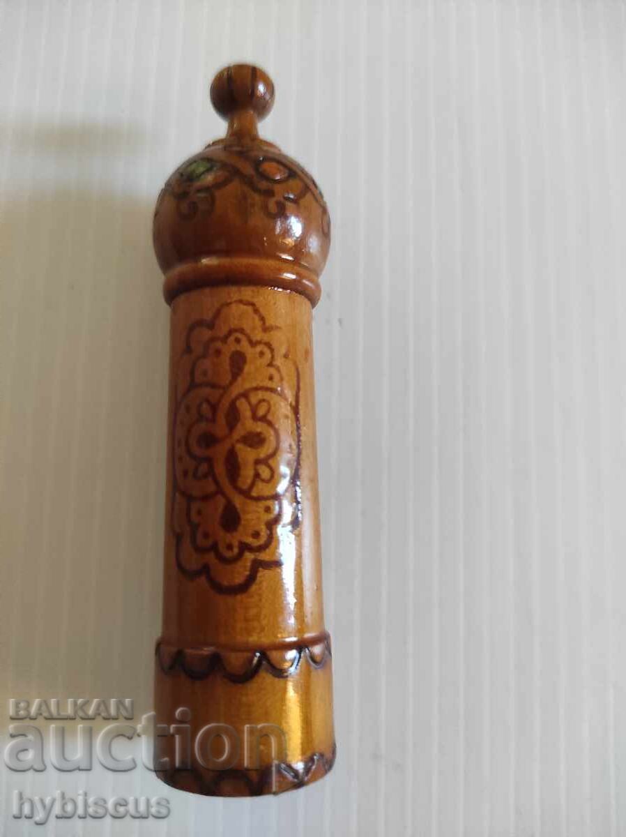 Δημοπρασία Χειροποίητα σκαλιστά και ζωγραφισμένα ξύλινα δοχεία για ροδέλαιο