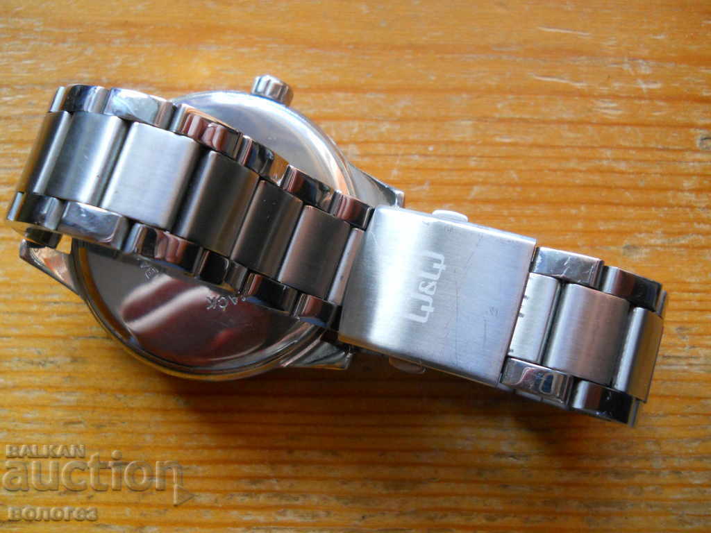 "Q & Q" watch with price 25.00 BGN | € 12.78